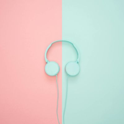 Abstract image representing airflow and breathing.